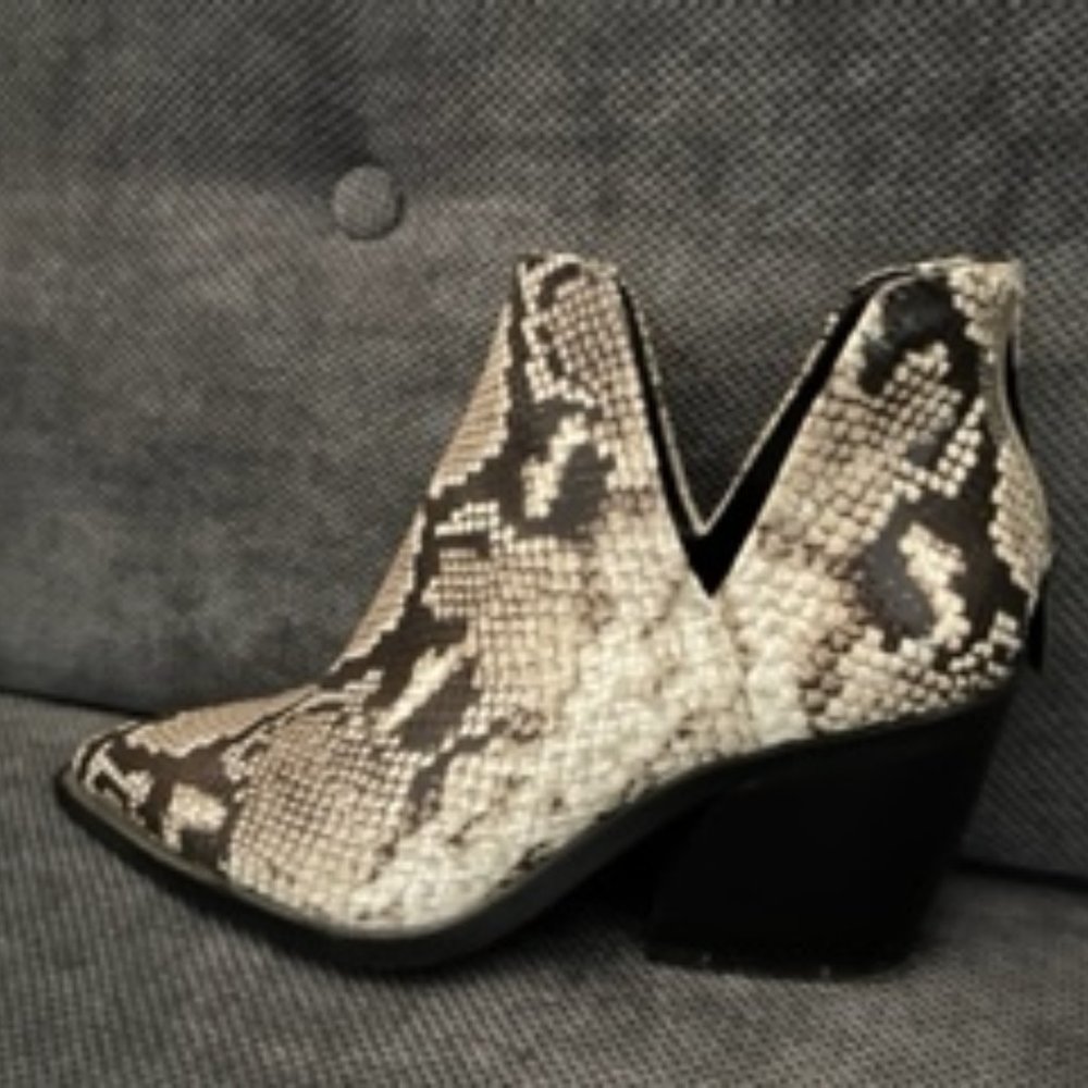 Vince Camuto snakeskin type booties- LIKE NEW!